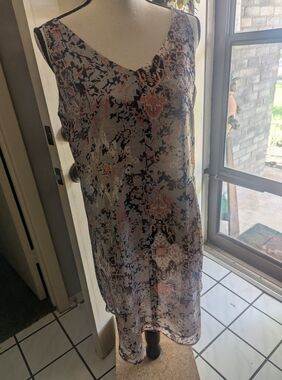 caBI abstract Print Sleeveless Slip Dress in Gray and Coral.